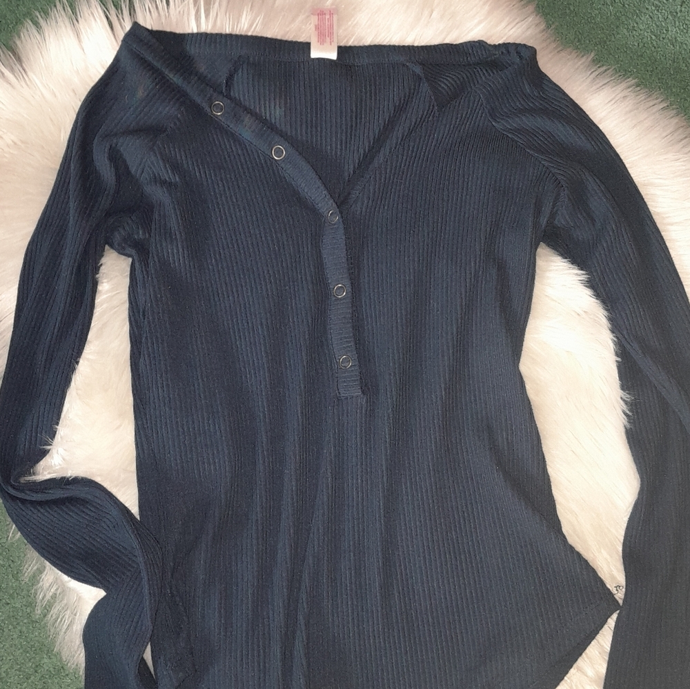 V neck Henley